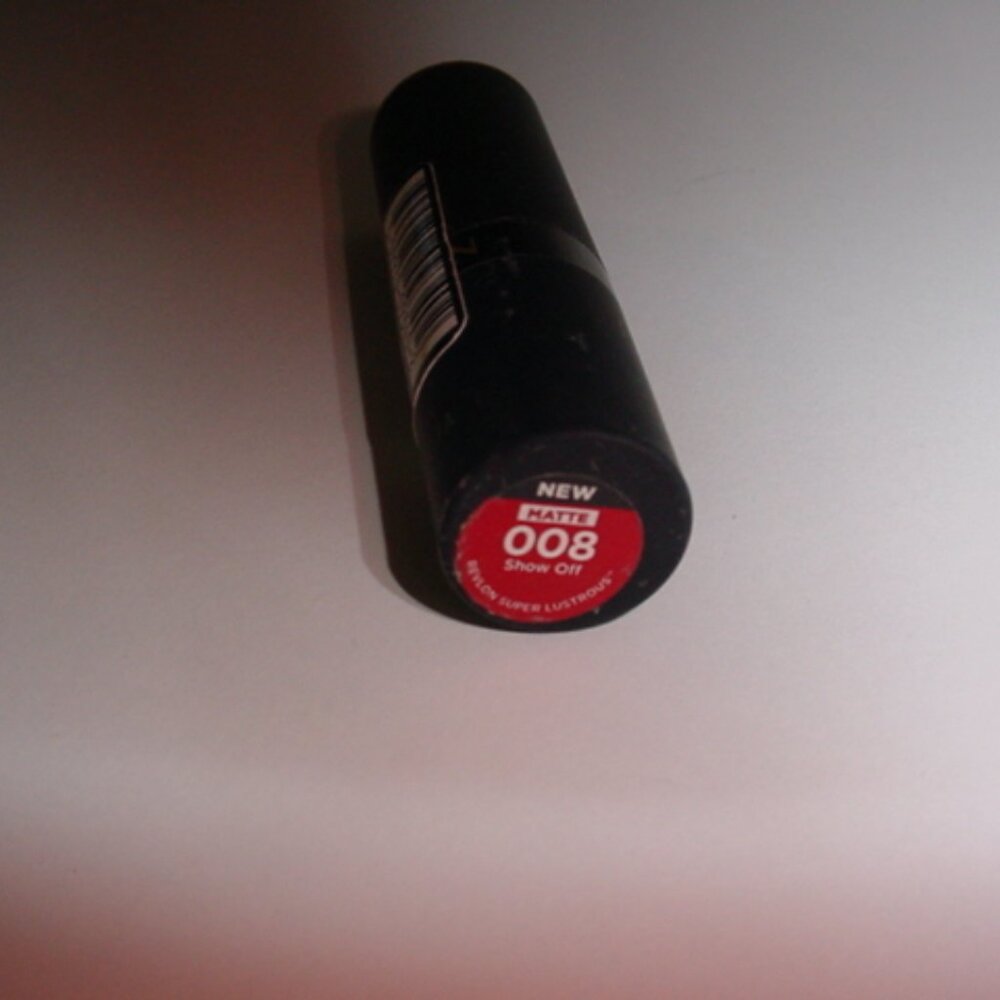 REVLON Sealed Matte Lipstick SHOW OFF